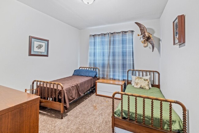 Foto del edificio - 3196 Crest Dr