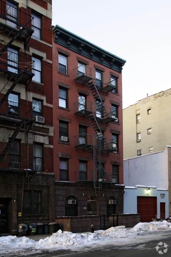 Building Photo - 340 E 9th St