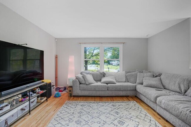 Foto del edificio - 1703 Sherwood Dr