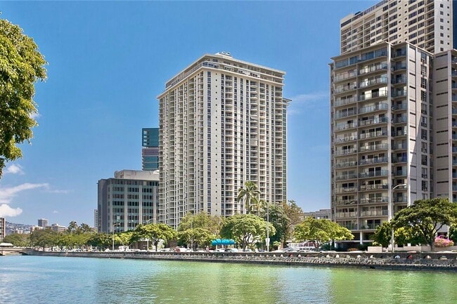 Building Photo - Great Location Awesome View and Amenities | 2-Bed 2-Bath 1-Parking