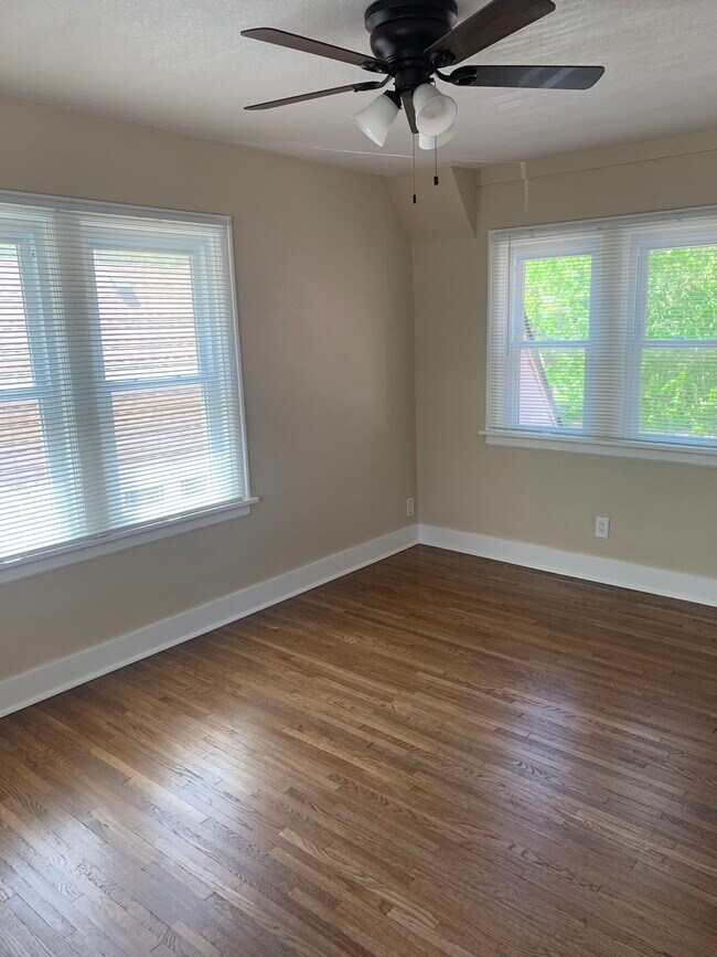 Foto del edificio - 1112 N Perry Ave