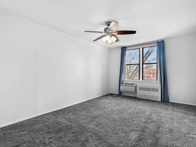 Photo - 1874 Pelham Pkwy S Apartment