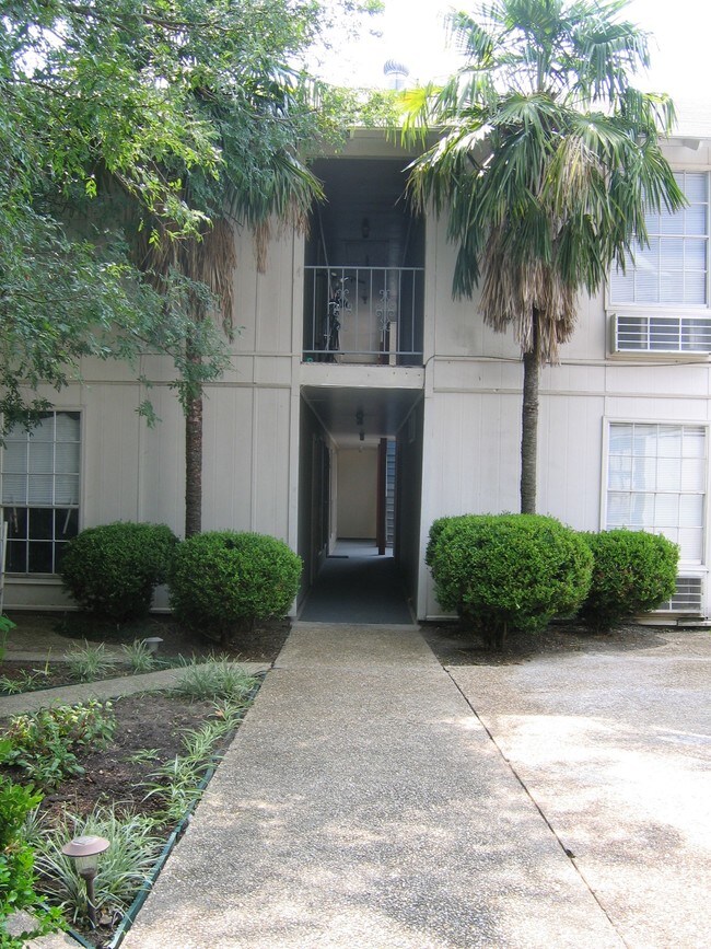 Chateau du Cour Apartments Baton Rouge, LA