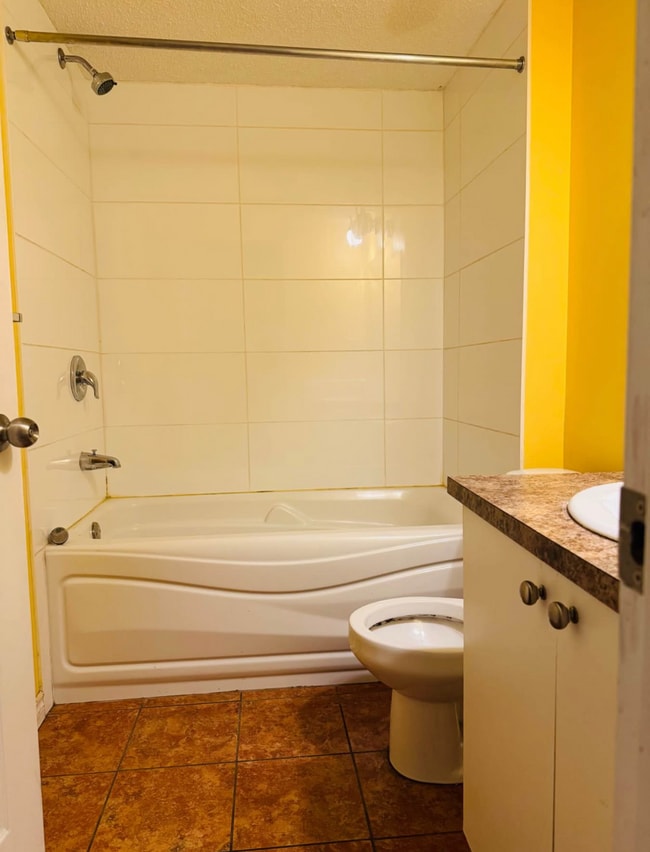 Building Photo - 364 Martindale Dr NE