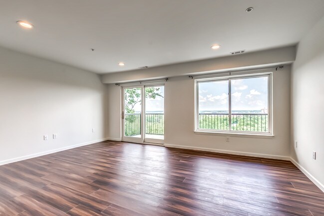 den - 1317 17th Ave S