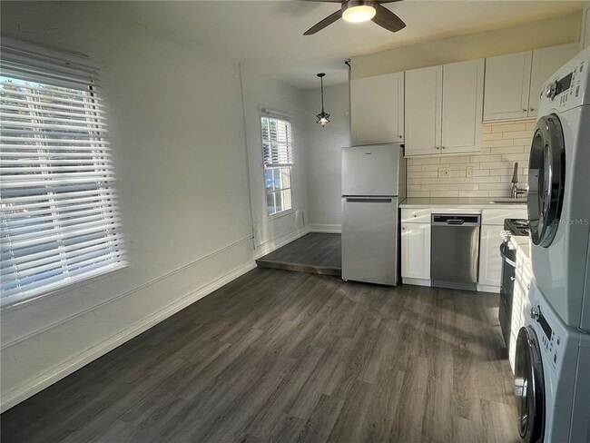 Building Photo - 2305 W Texas Ave