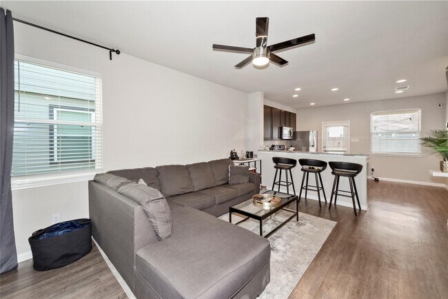 Foto del edificio - 3544 Wooded Ln