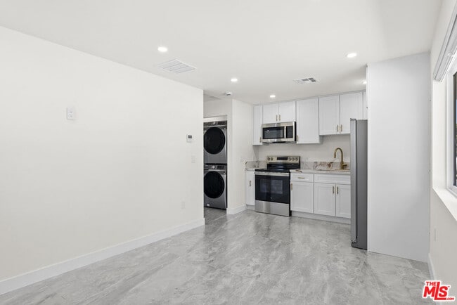 Building Photo - 16042 Knapp St