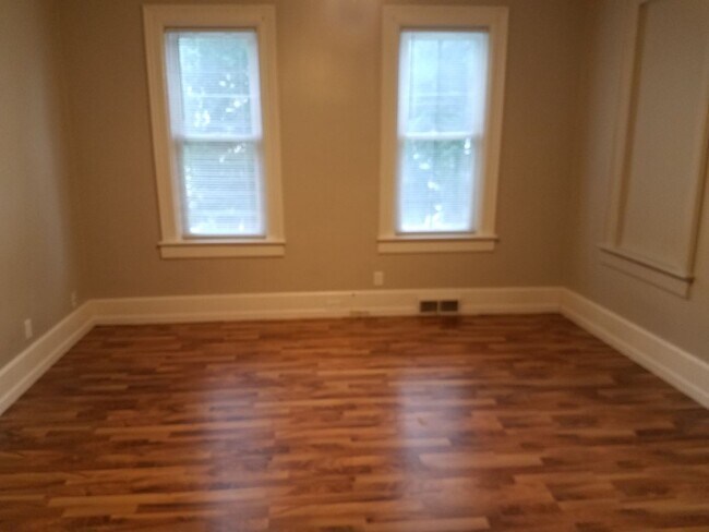Foto del edificio - Centrally located 4 bedroom house