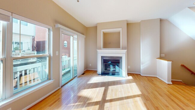 Foto del edificio - U Street Corridor Three Bedroom W/Garage P...