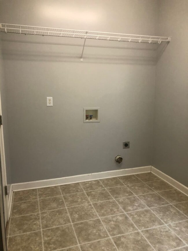 Building Photo - Spacious 2 story home in Whispering Woods!