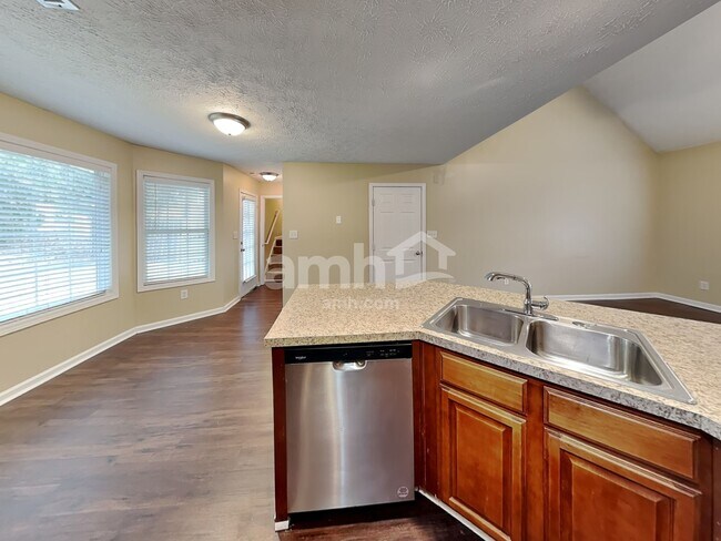 Building Photo - 84 Glen Ridge Dr