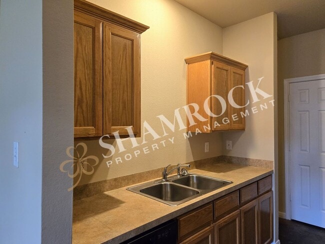 Building Photo - 3/2 Fourplex in Castle Heights