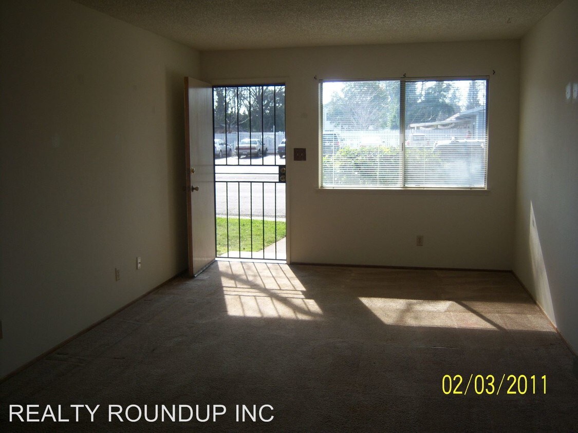 Building Photo - 8917 Sierra St