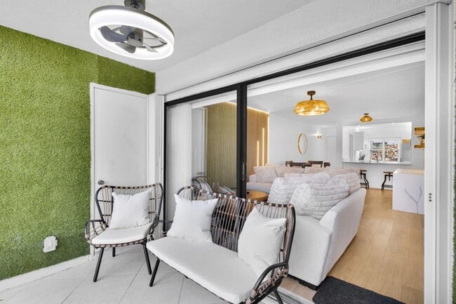 Foto del edificio - 12911 Briarlake Dr