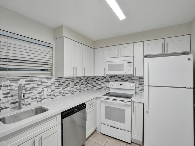 Building Photo - Modern & Spacious 2-Bedroom Condo – Prime ...