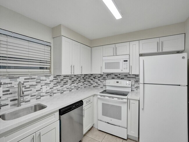 Foto del edificio - Modern & Spacious 2-Bedroom Condo – Prime Location in Springcrest!
