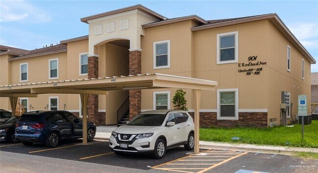 Building Photo - 901 E Redbud Ave