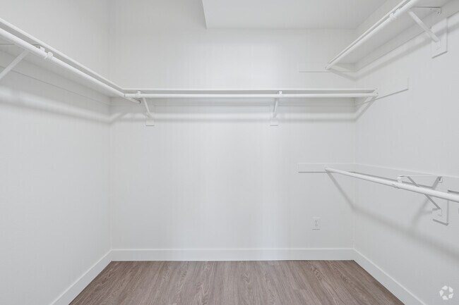 2BR, 2BA - 1090SF - Walk In Closet - Northpoint Apartments at CSUN