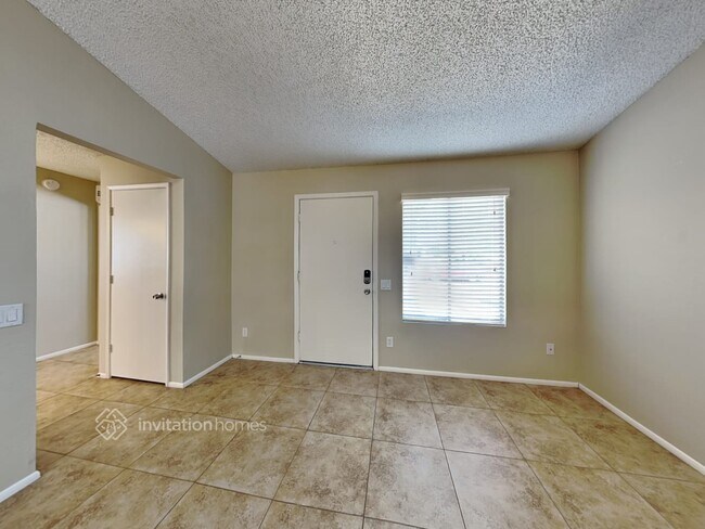 Foto del edificio - 3259 W Mohawk Ln
