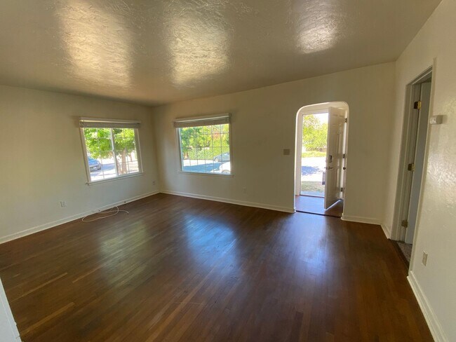Building Photo - Super Cute 2BD/2BA House in SLO