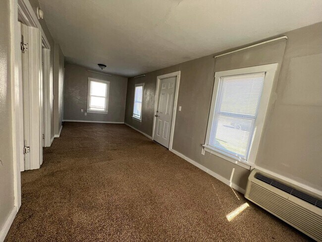 Foto del edificio - 402 N Cedar St