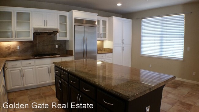 Building Photo - 5 br, 3 bath House - 699 Astor Court