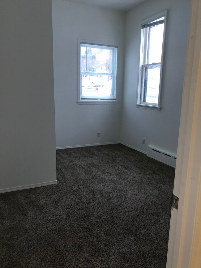 Building Photo - 1431 E 1st St