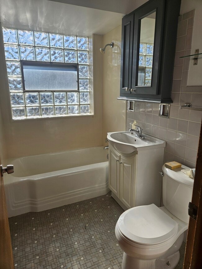 Foto del edificio - 4741 Keeney St