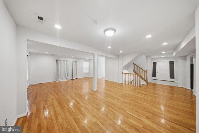 Foto del edificio - 7611 Temple Hill Rd