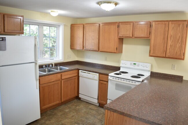 Building Photo - 14 Carriage Ln
