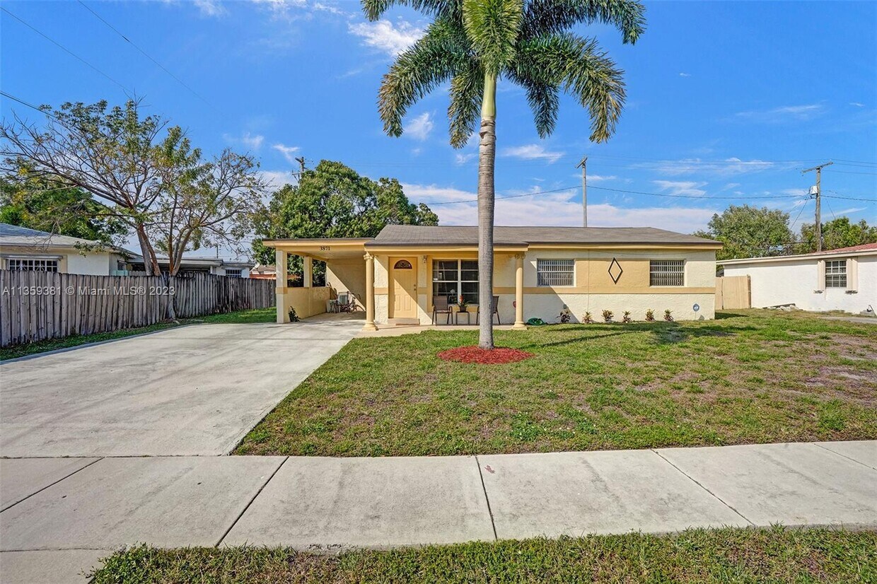Primary Photo - 3871 NW 4th Pl