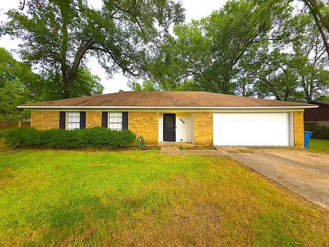 Building Photo - Charming Home in the Heart of Whitehouse!