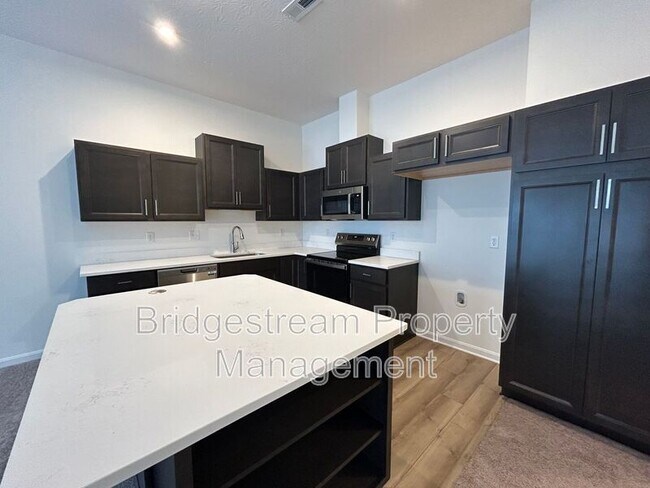 Foto del edificio - 2752 Amberwood Lane