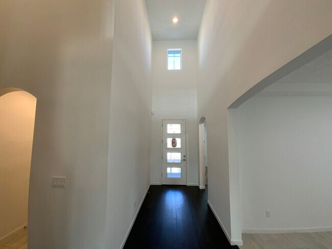 Foto del edificio - 5 Bedroom Luxury Home Available Near Louis...