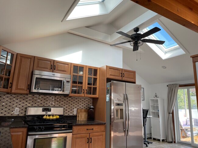 Building Photo - 614 Lake Ave