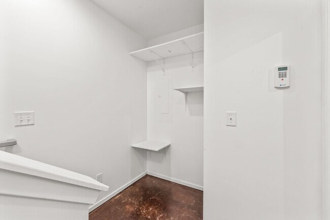 Foto del edificio - 3 Bedroom Townhome W/ Uptown Views