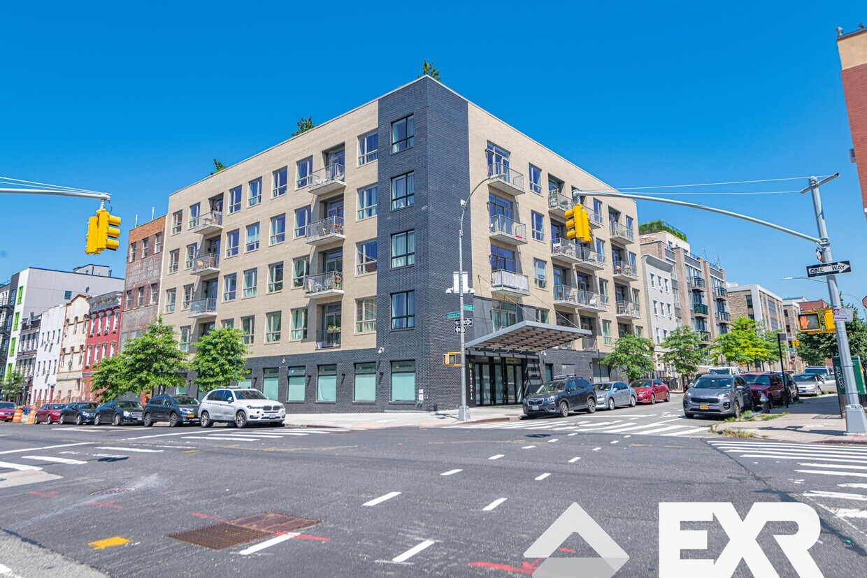 Foto principal - 73 Montrose Ave
