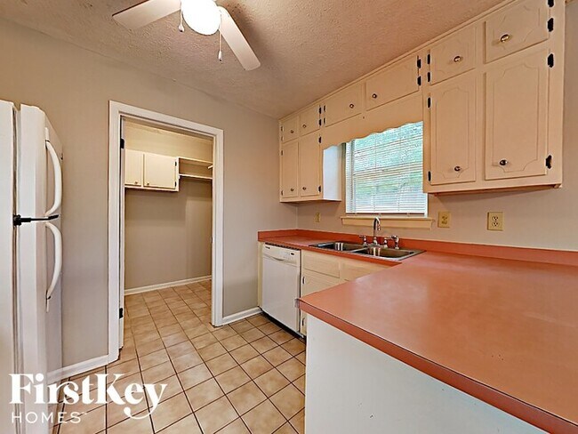 Building Photo - 2682 Highland Park Dr