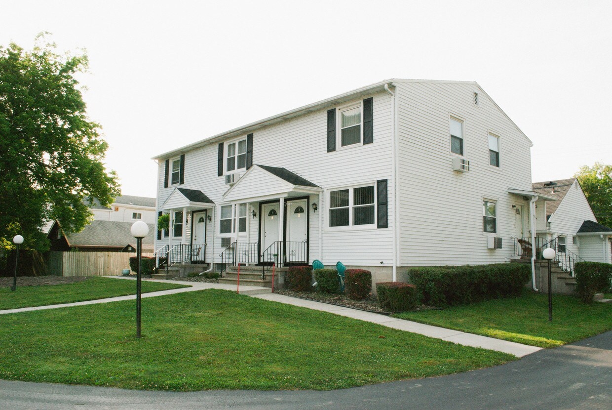 9850 Main St, Clarence, NY 14031 Apartments at 9850 Main St Clarence