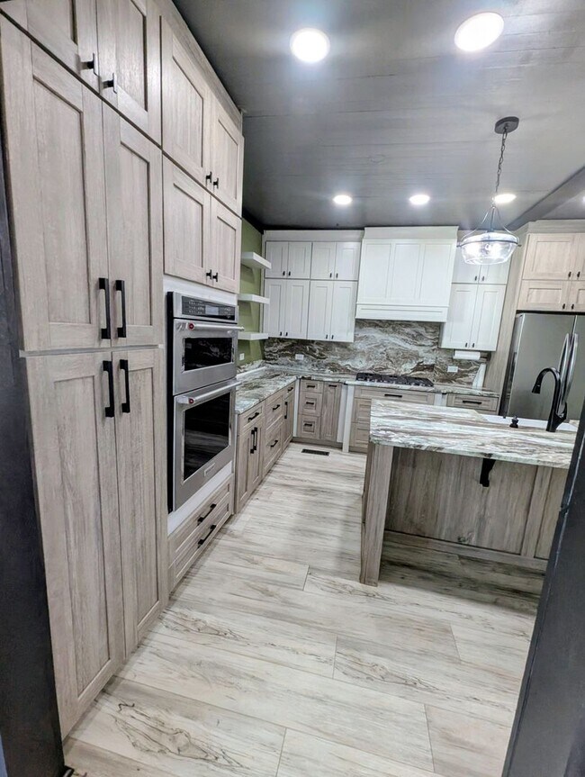 Foto del edificio - 1598 Bluebird Cv Ln