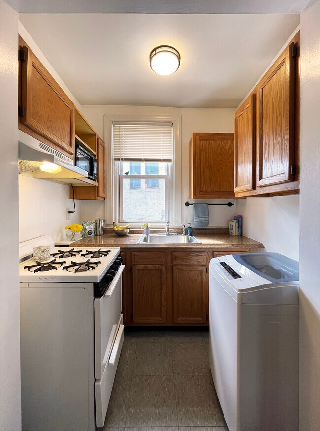 Foto del edificio - 2429 Madison Sq