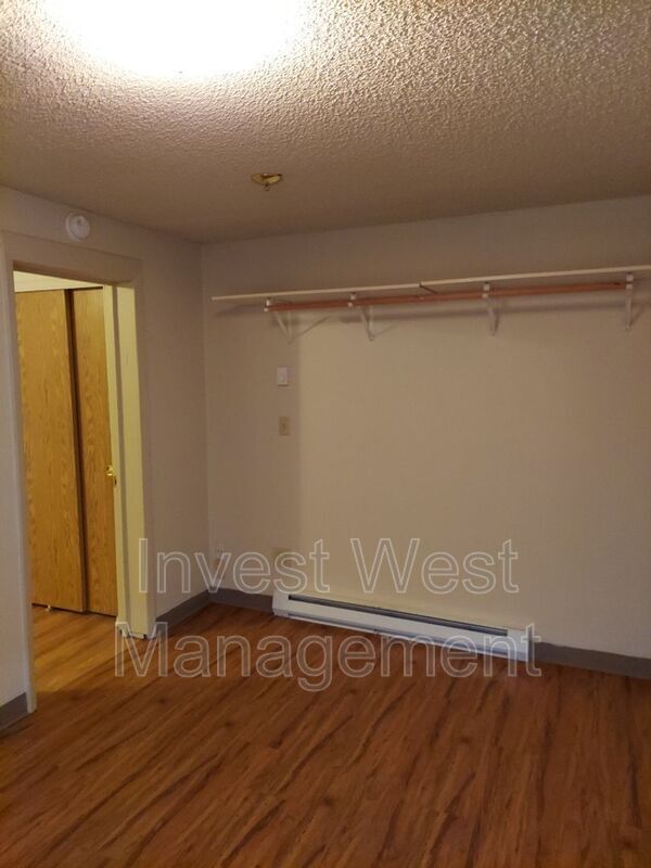 Building Photo - 8402 NE 8th Way