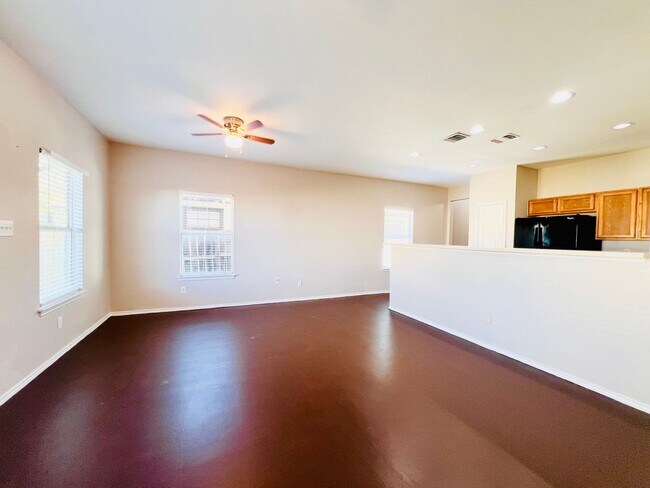 Building Photo - WELCOME HOME!