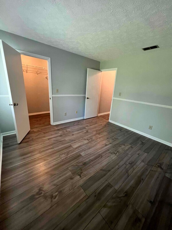 Building Photo - 8909 Eagleview Dr