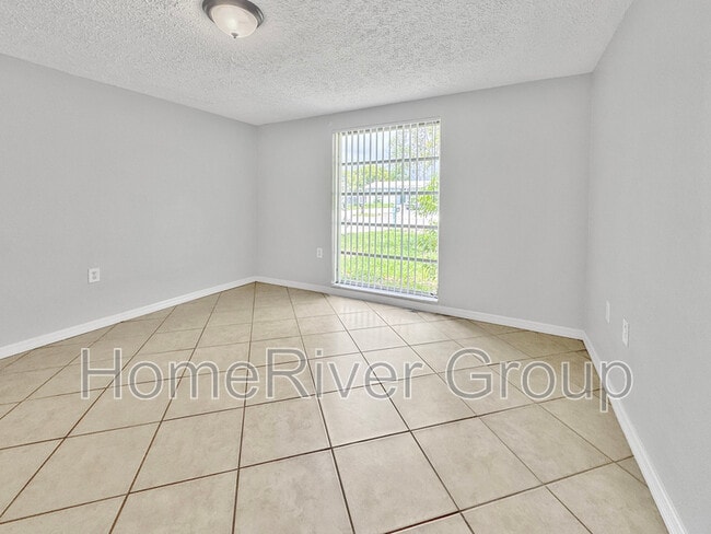 Foto del edificio - 10005 Regency Park Blvd
