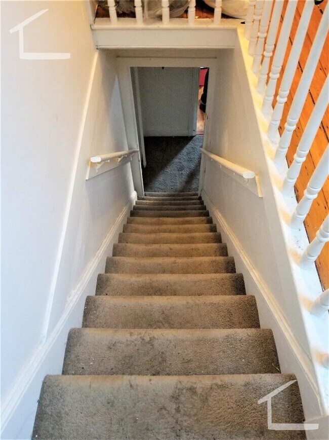 Building Photo - Spacious 4-Bed with Renovated Kitchen and ...