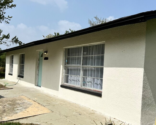 Building Photo - 6261 Nassau Ave
