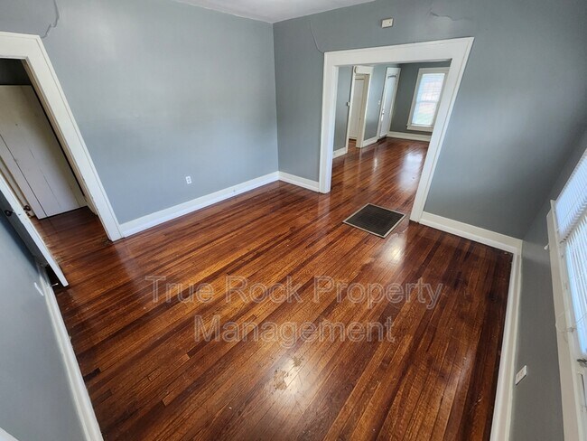 Foto del edificio - 830 E 12th St
