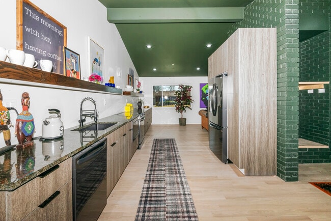 Building Photo - MCM Ranch : Modern 5BR Near Henry Ford & McLaren